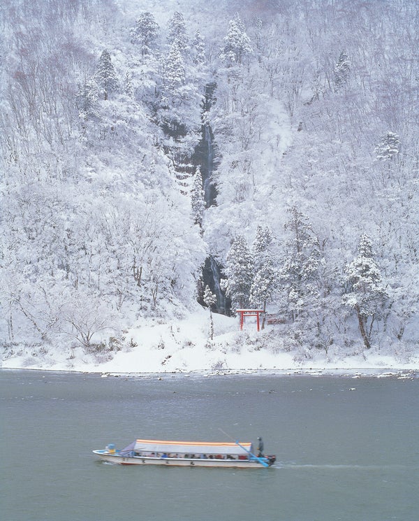 【仙台エリア発】 雪化粧のノスタルジックな銀山温泉とこたつ舟で楽しむ最上川舟下り(日帰り)3
